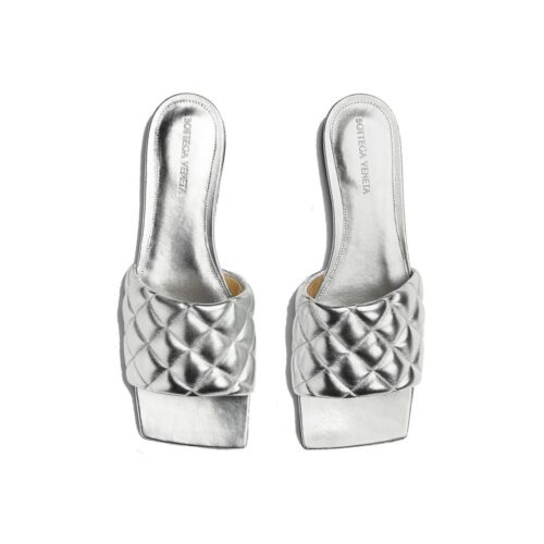 10086991.jpeg Bottega Veneta hõbedased lamedad sandaalid vasikanahast