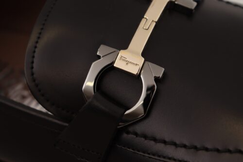 1980596.jpg Salvatore Ferragamo Mustad mokassiinid Lewis