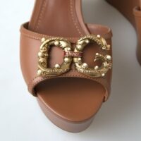Dolce & Gabbana pruunid AMORE kiilkonts-sandaalid