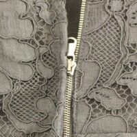 Dolce & Gabbana must lilleline pitsist Sicily moelaval esitletud kleit