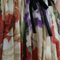 Dolce & Gabbana Beež varrukateta A-lõikeline minikleit lillemustriga