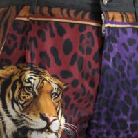 Dolce & Gabbana mitmevärvilised loomamustriga kitsenevad püksid