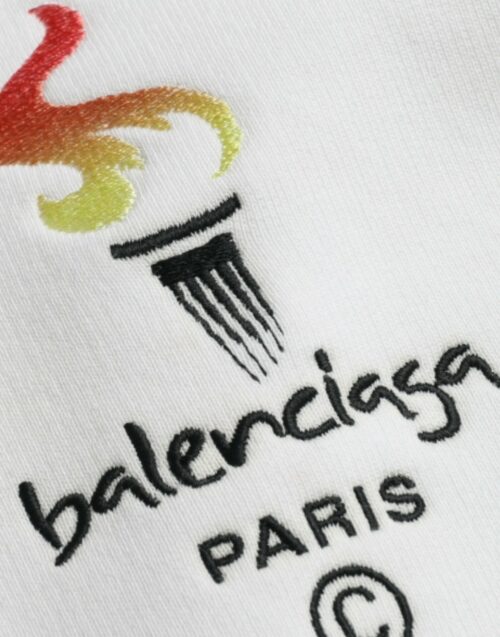 Balenciaga valge logo kapuutsiga pusa