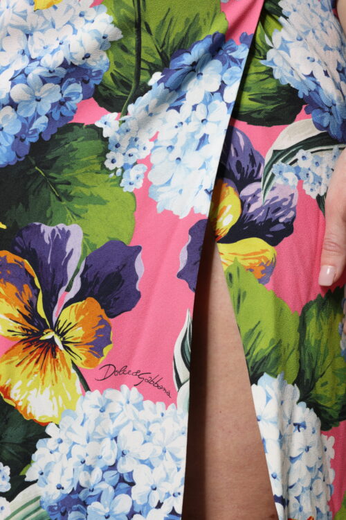 Dolce & Gabbana mitmevärviline lilleline külglõhikuga midikleit