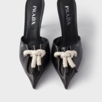 7298985.png Prada mustad köiedetailiga sandaalid