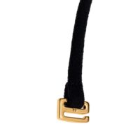 Tom Ford must polüamiidist rinnahoidja