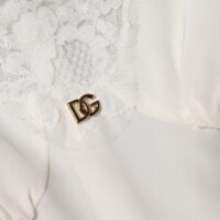 Dolce & Gabbana valge pitsäärega kuldse DG logoga siidist kleit-öösärk