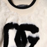 8275022.jpeg Dolce & Gabbana valge lühike kunstkarusnahast DG sviiter