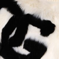 8275023.jpeg Dolce & Gabbana valge lühike kunstkarusnahast DG sviiter