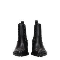 8337834-1.jpeg Chloé Mustad poolsaapad