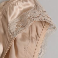 Dolce & Gabbana beež siidist satiinist lillelise pitsiga aluspüksid