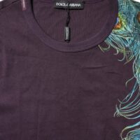 Dolce & Gabbana violetne paabulinnu sulgedega meeste T-särk, ümmarguse kaelusega