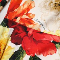 Dolce & Gabbana mitmevärvilise lilleprindiga viskooskleit