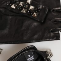 Dolce & Gabbana mustad nahast neetidega sõrmedeta meeste kindad