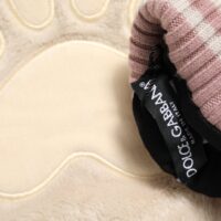 Dolce & Gabbana pruunid akrüülist kootud karvase randmeosaga labakindad