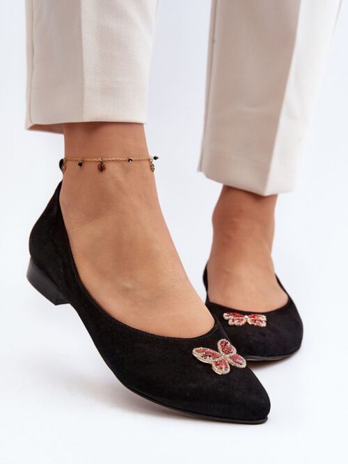 Elegantseid liblikakaunistusega seemisnahast ballerinad