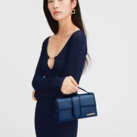 Jacquemus tumesinine käekott Le Grand Bambino