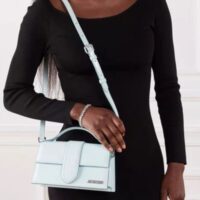 Jacquemus helesinine käekott Le Grand Bambino