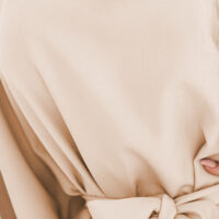 Numoco tume beež liblikalõikega kleit SOFIA 287-38